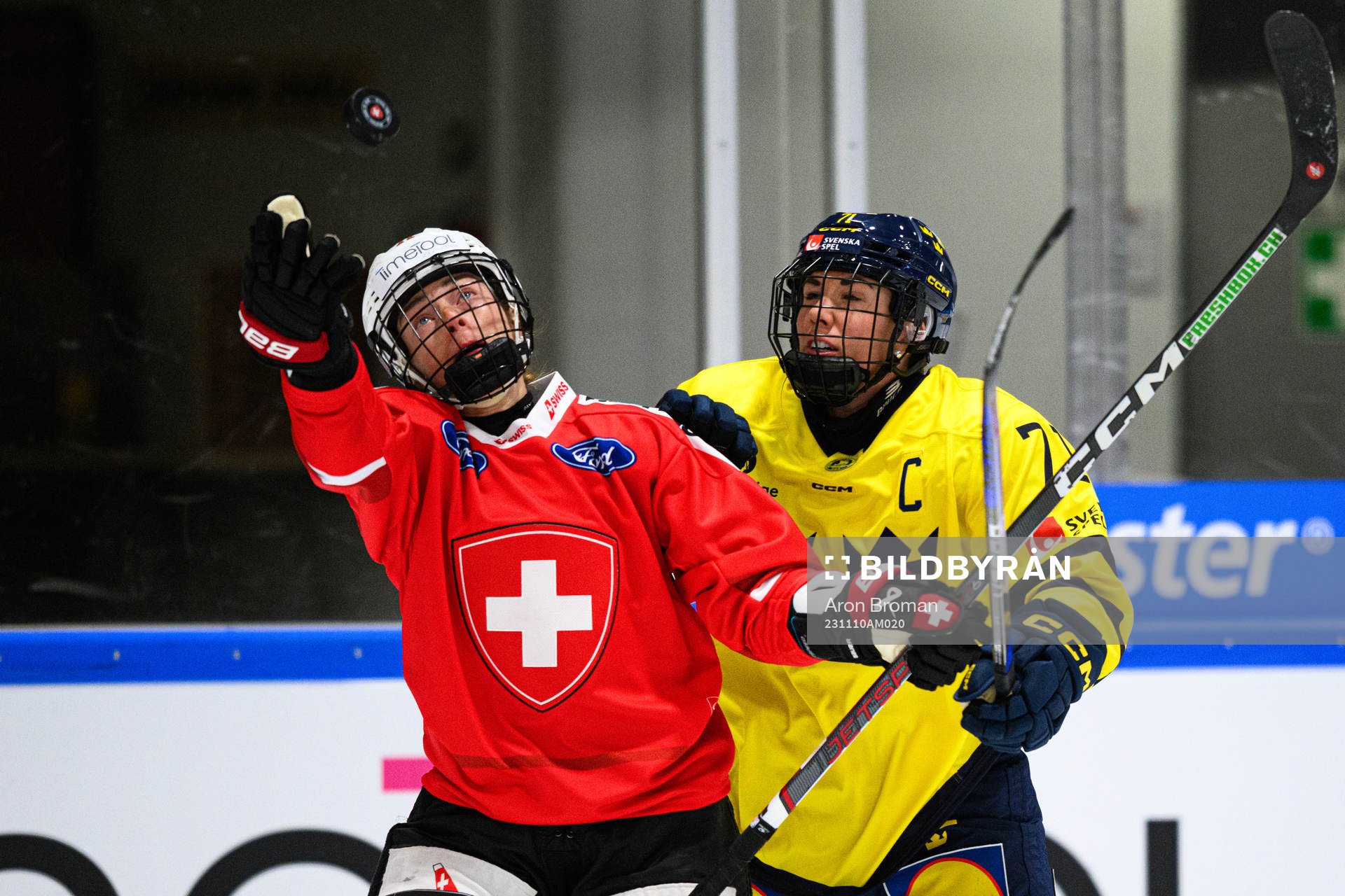 Lena Marie Lutz of Switzerland and Anna Kjellbin of Sweden
