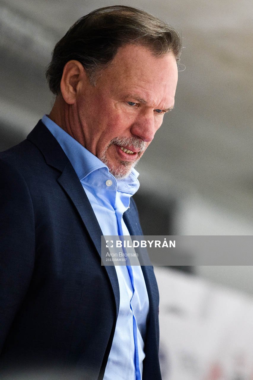 Head coach Colin Muller of Switzerland