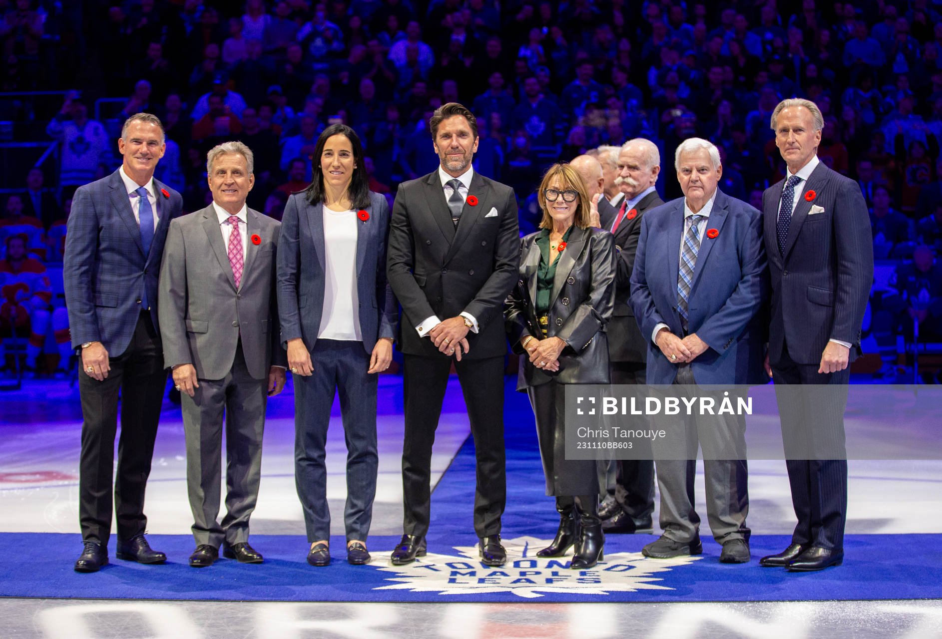 Henrik Lundqvist and his fellow inductees pose for a photo