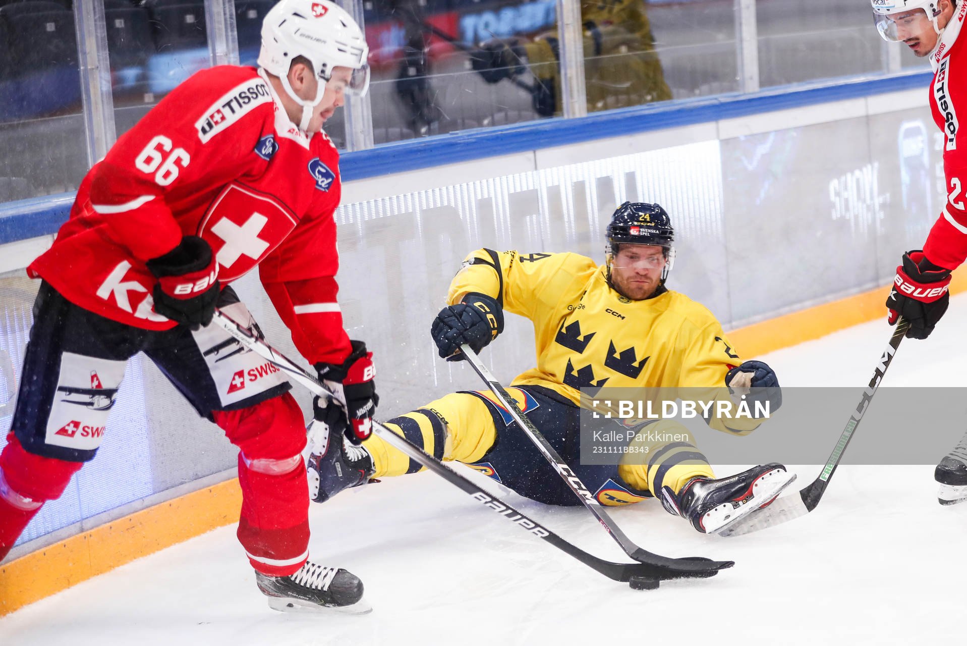 Valentin Nussbaumer of Switzerland and Oscar Lindberg of