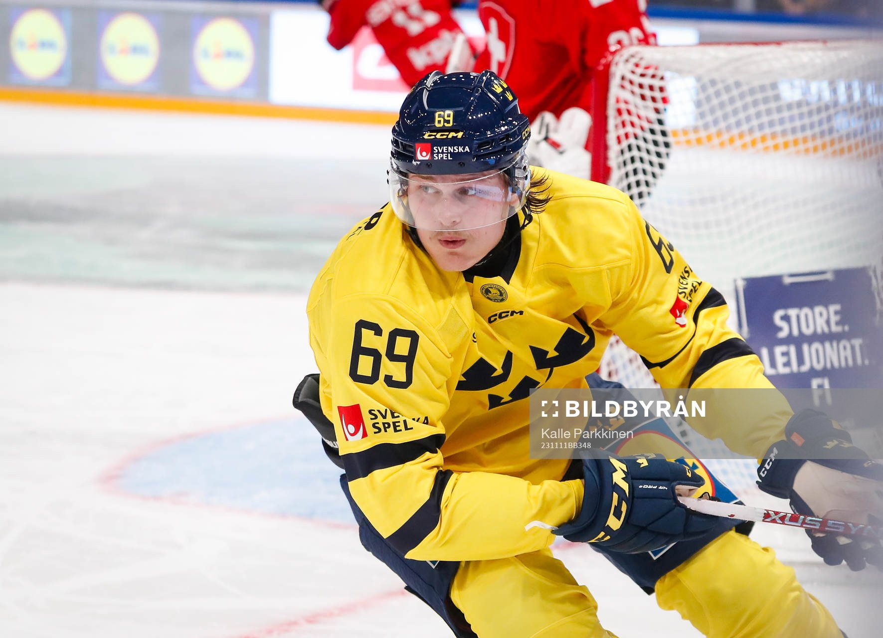 Milton Oscarson of Sweden