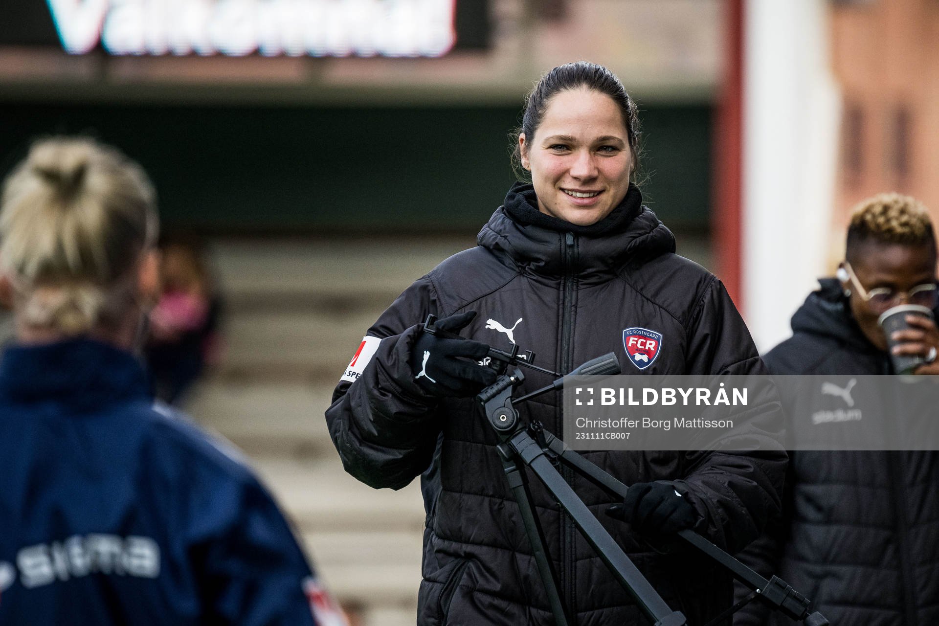 FC Rosengårds assisterande tränare Ieva Cederström under fotbollsmatchen i Damallsvenskan mellan FC Rosengård och Kalmar den 11 november 2023 i Malmö.