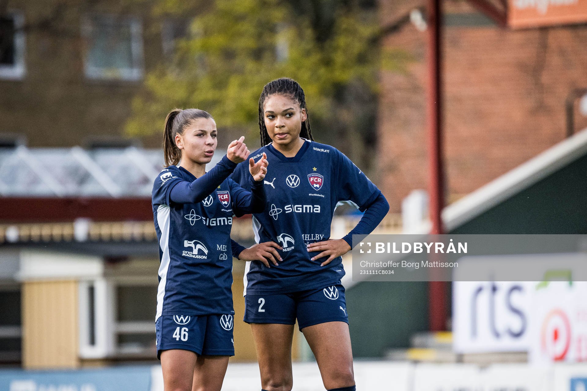 FC Rosengårds Mikaela Stojanovska och Isabella Obaze