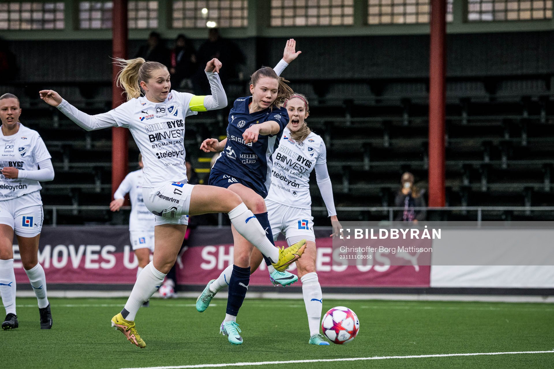 Kalmars Amanda Persson och FC Rosengårds Bea Sprung