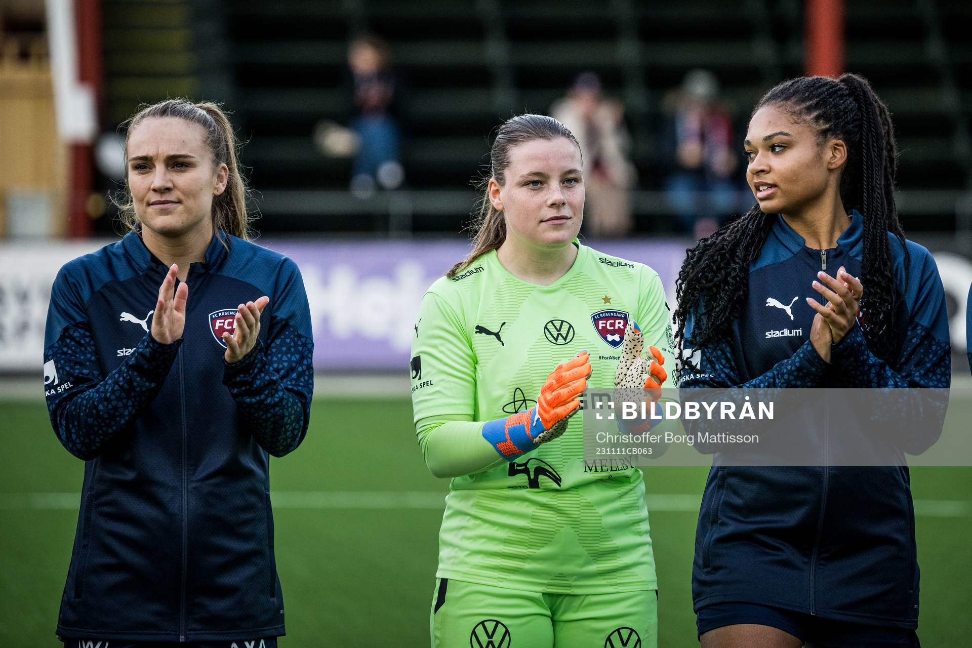 FC Rosengårds Fiona Brown, målvakt Disa Hellwig och Isabella Obaze under fotbollsmatchen i Damallsvenskan mellan FC Rosengård och Kalmar den 11 november 2023 i Malmö. 