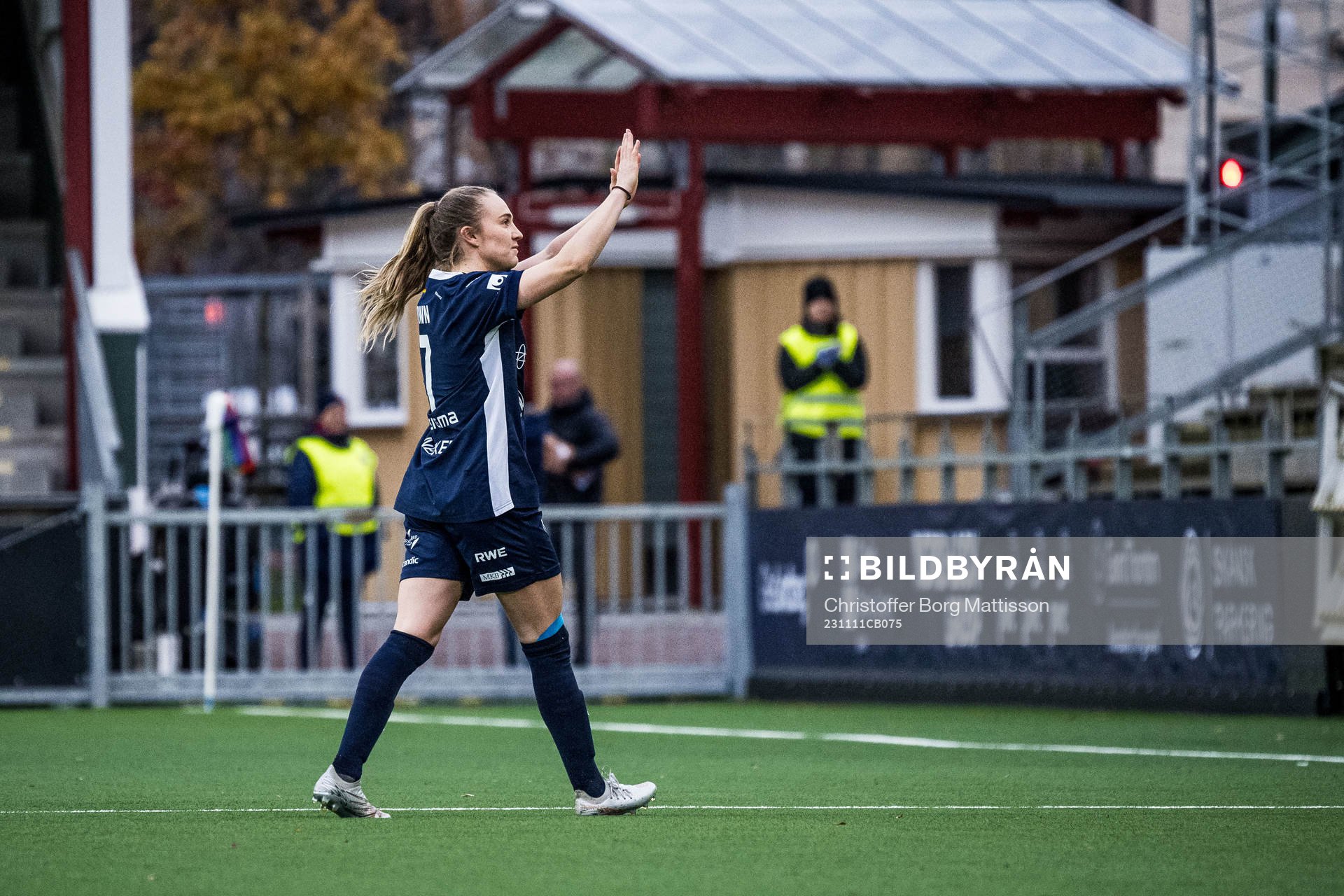 FC Rosengårds Fiona Brown lämnar planen