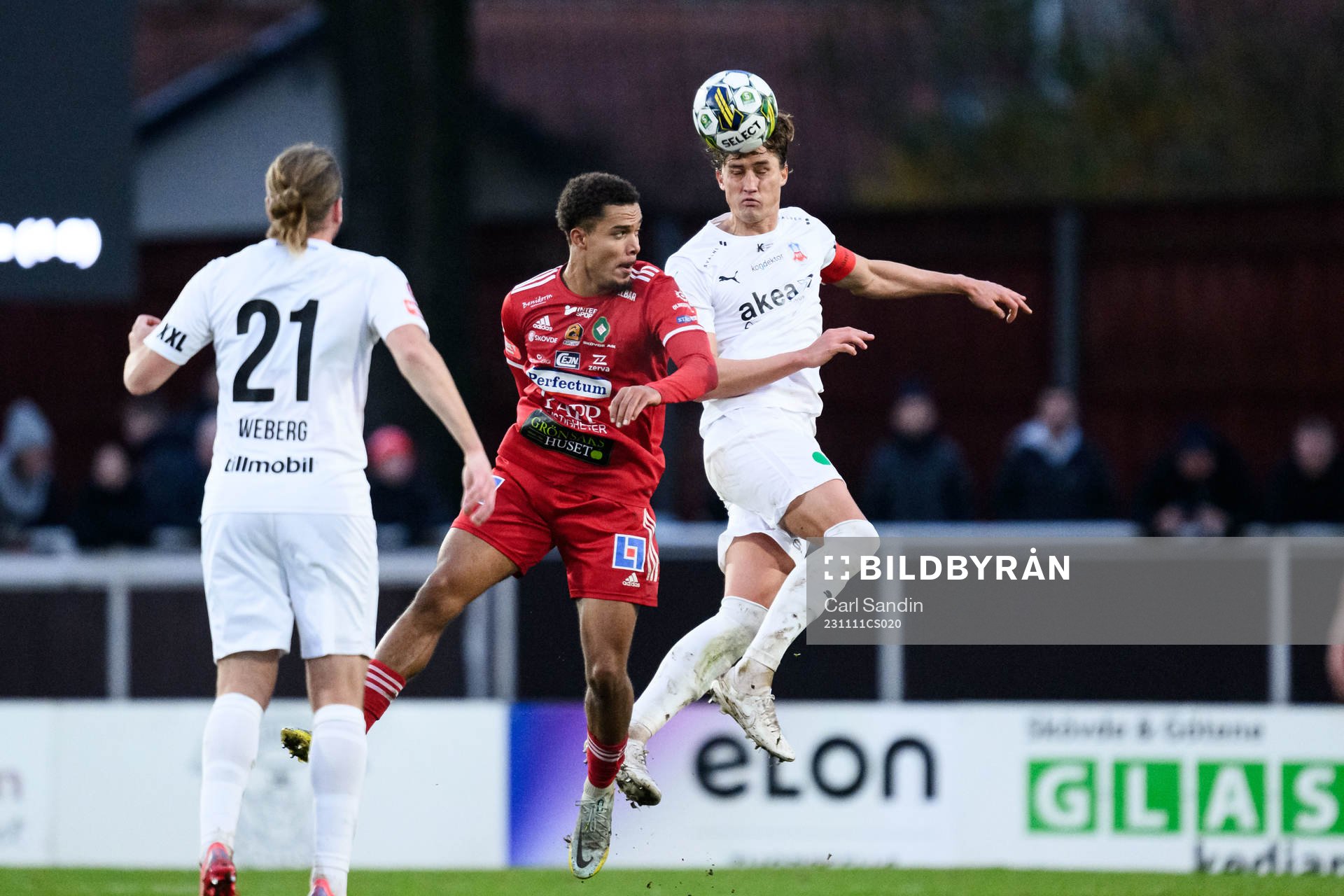 Skövde AIKs Darrell Kamdem Tibell och Helsingborgs Thomas