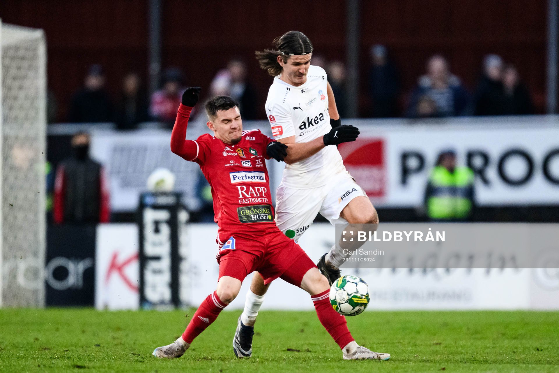 Skövde AIKs Isak Bjerkebo och Helsingborgs Wilhelm Loeper