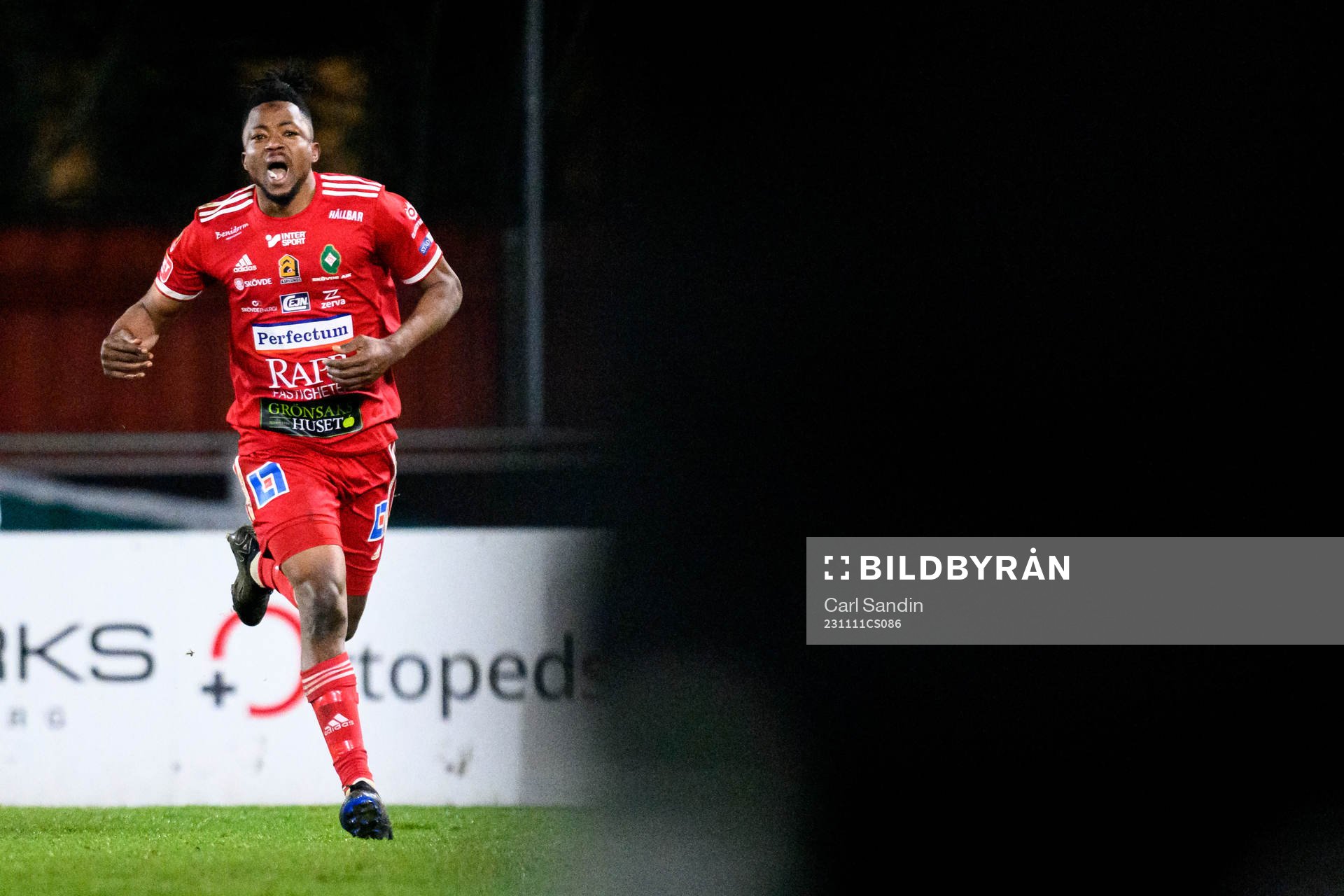Skövde AIKs Azeez Temitope Yusuf jublar