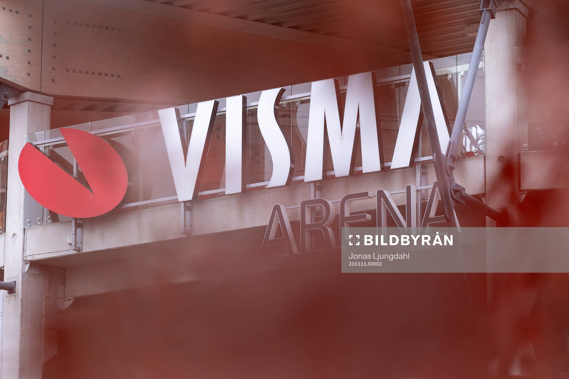 Exteriör vy av Visma arena före fotbollsmatchen i