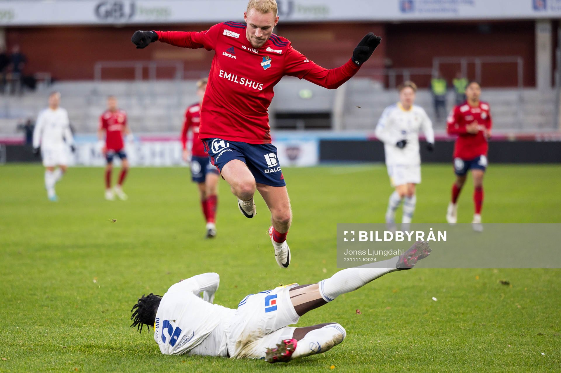 Östers Adam Bergmark Wiberg och GIF Sundsvalls Kojo Peprah