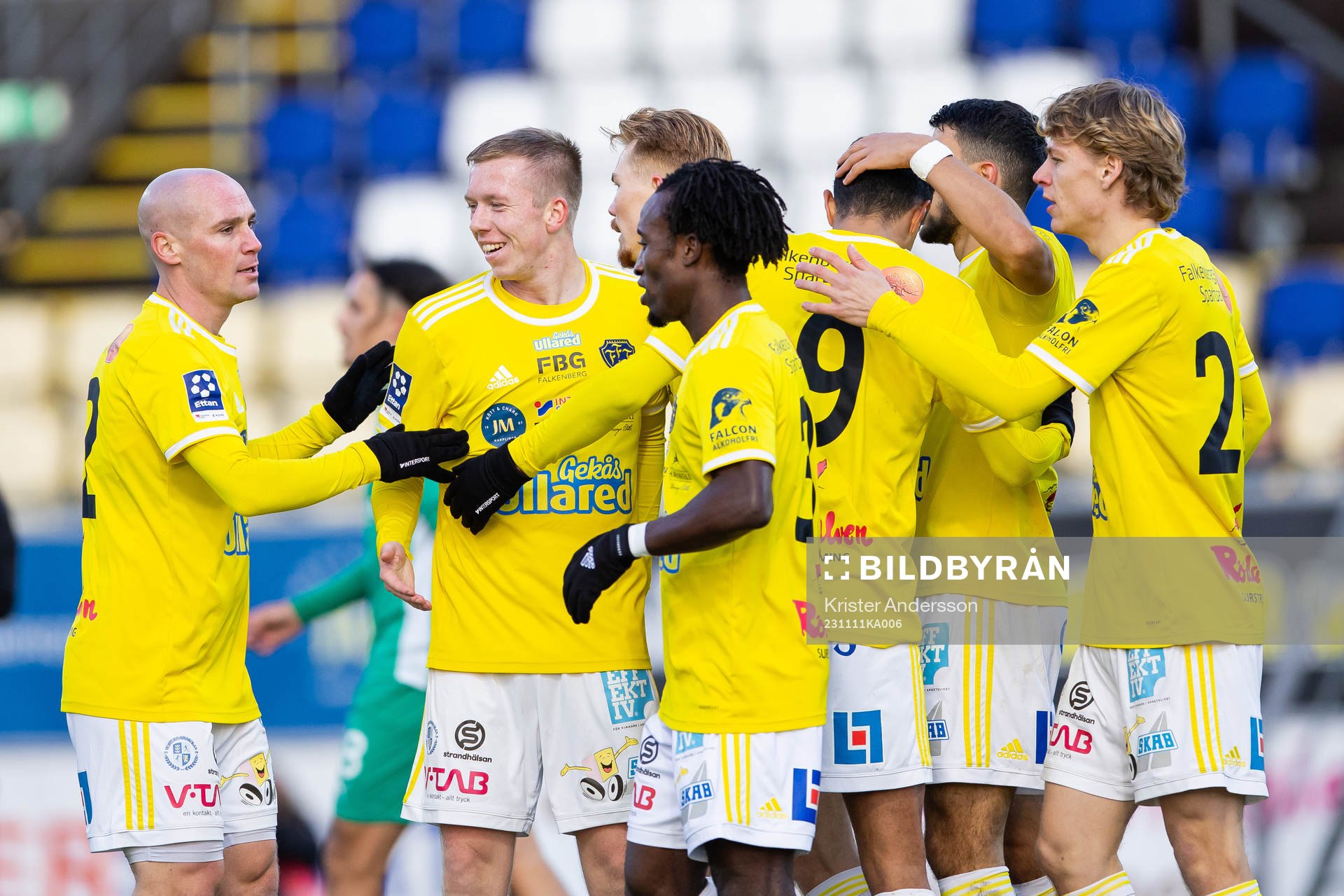 Falkenbergs Lucas Sibelius jublar med laget