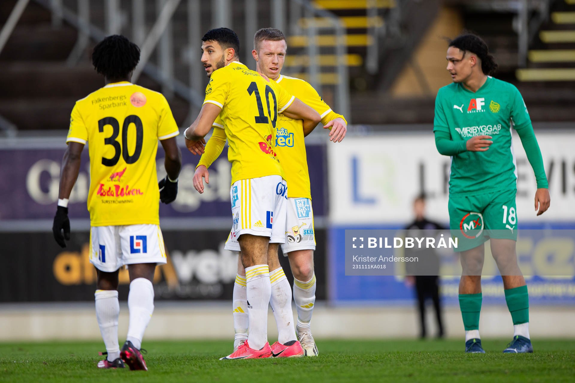 Falkenbergs spelare jublar