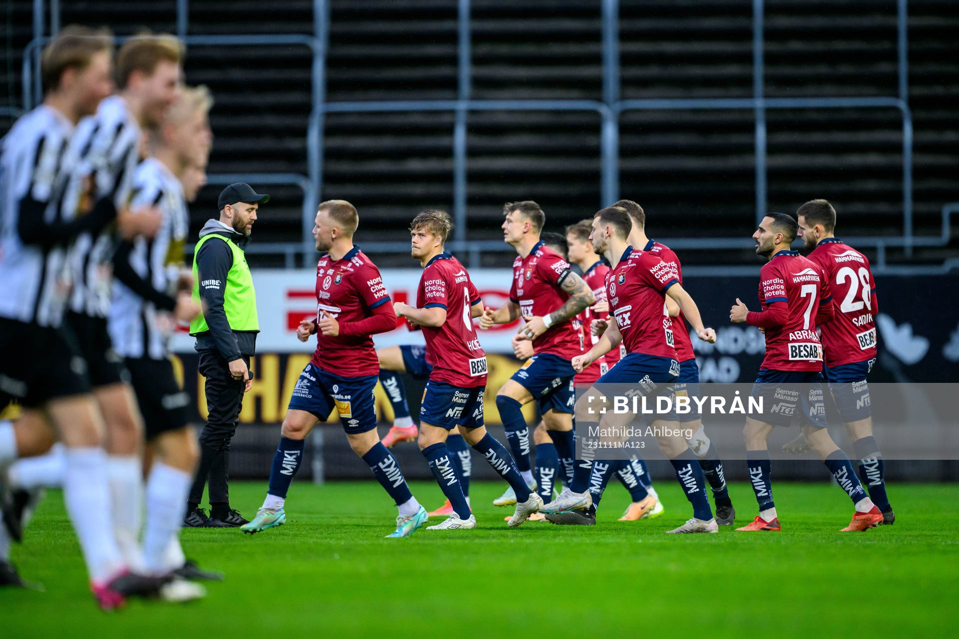 Örgrytes spelare värmer upp
