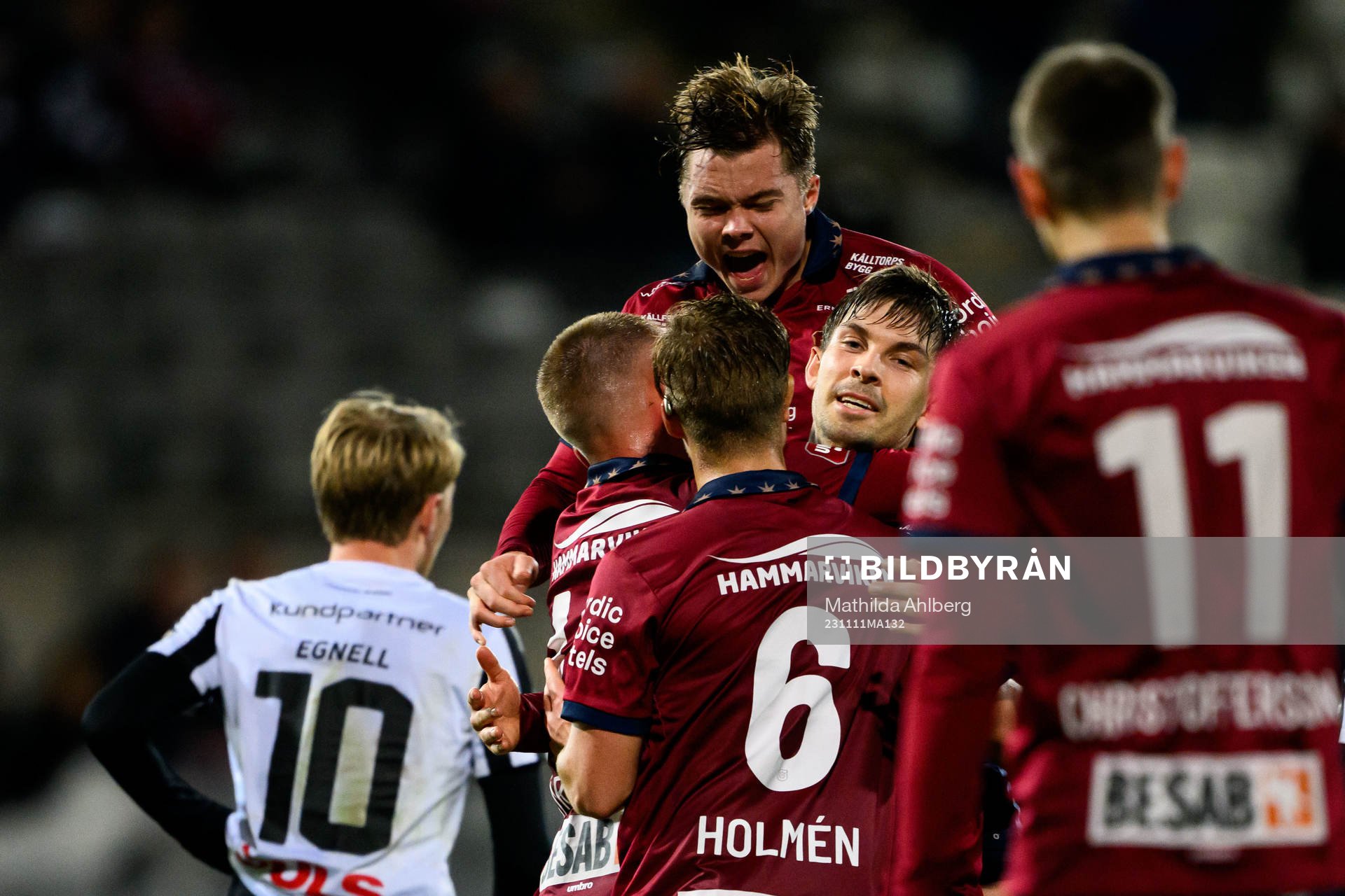 Örgrytes Hampus Dahlqvist jublar med lagkamrater