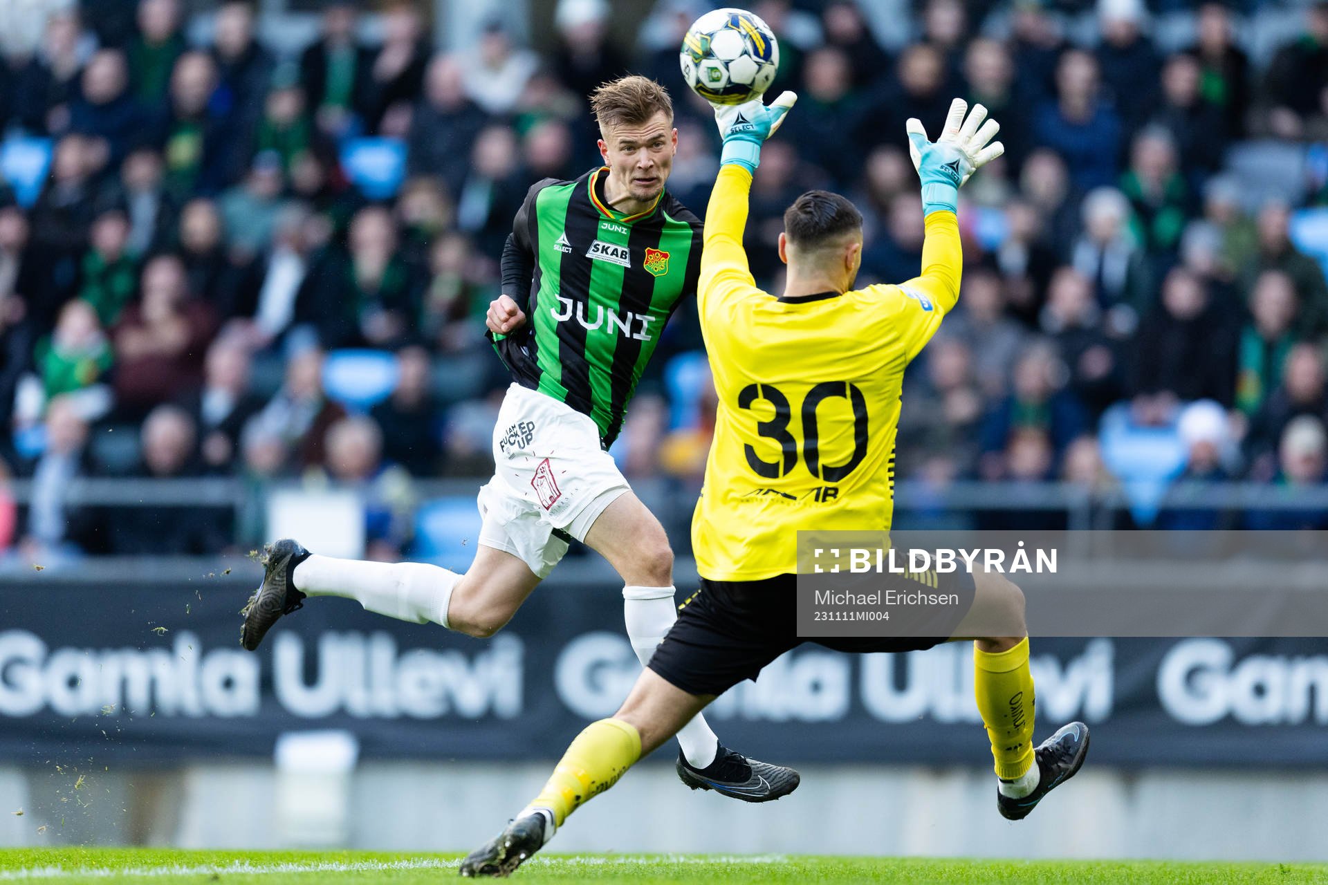 GAIS Alexander Ahl Holmström nickar bollen förbi