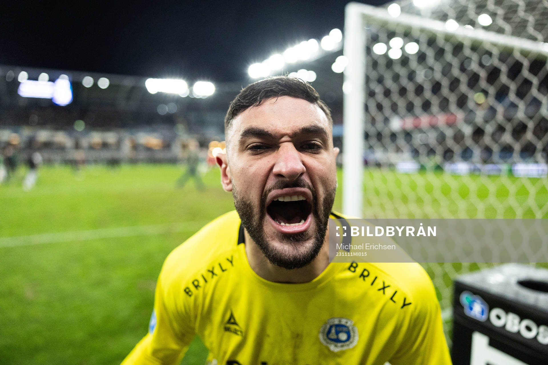 Utsiktens målvakt Elias Hadaya jublar