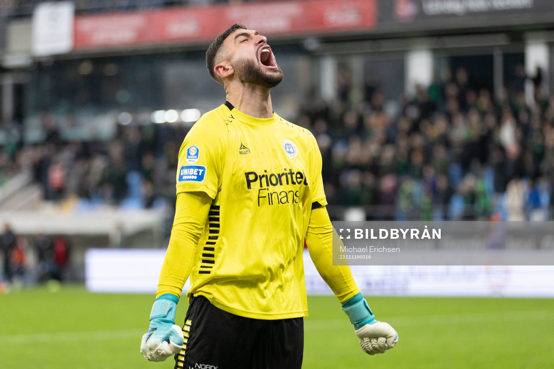 Utsiktens målvakt Elias Hadaya jublar