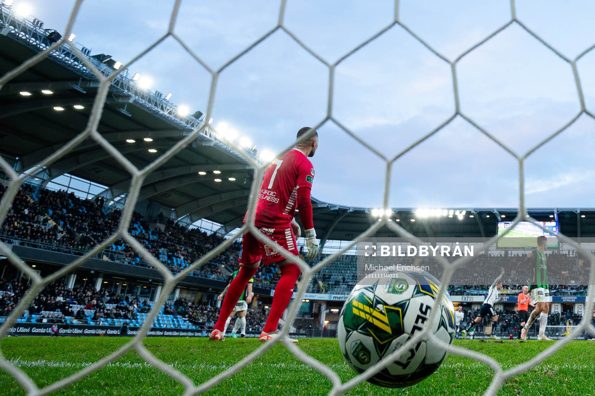 Utsiktens William Milovanovic skjuter 0-1 i mål bakom GAIS