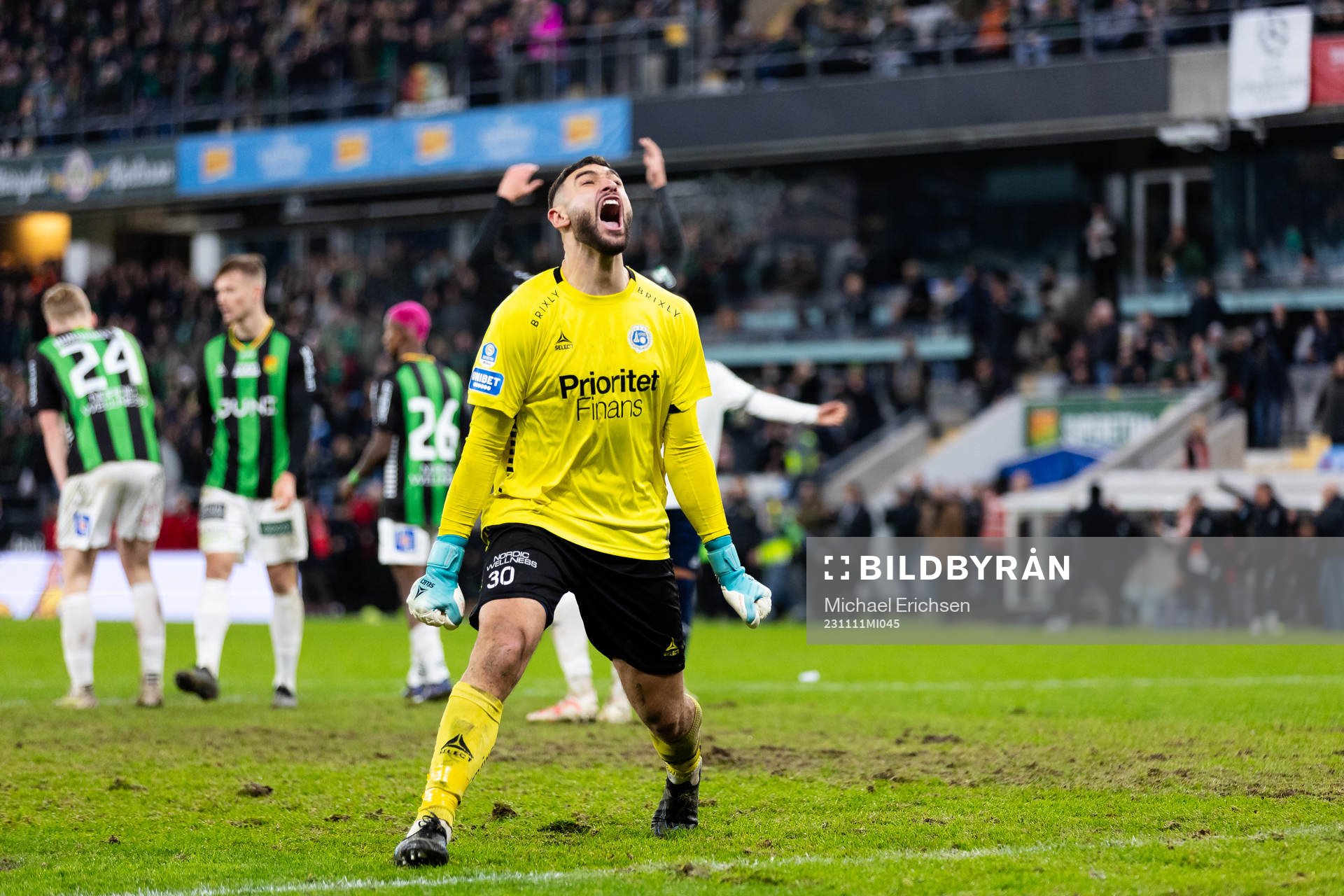 Utsiktens målvakt Elias Hadaya jublar