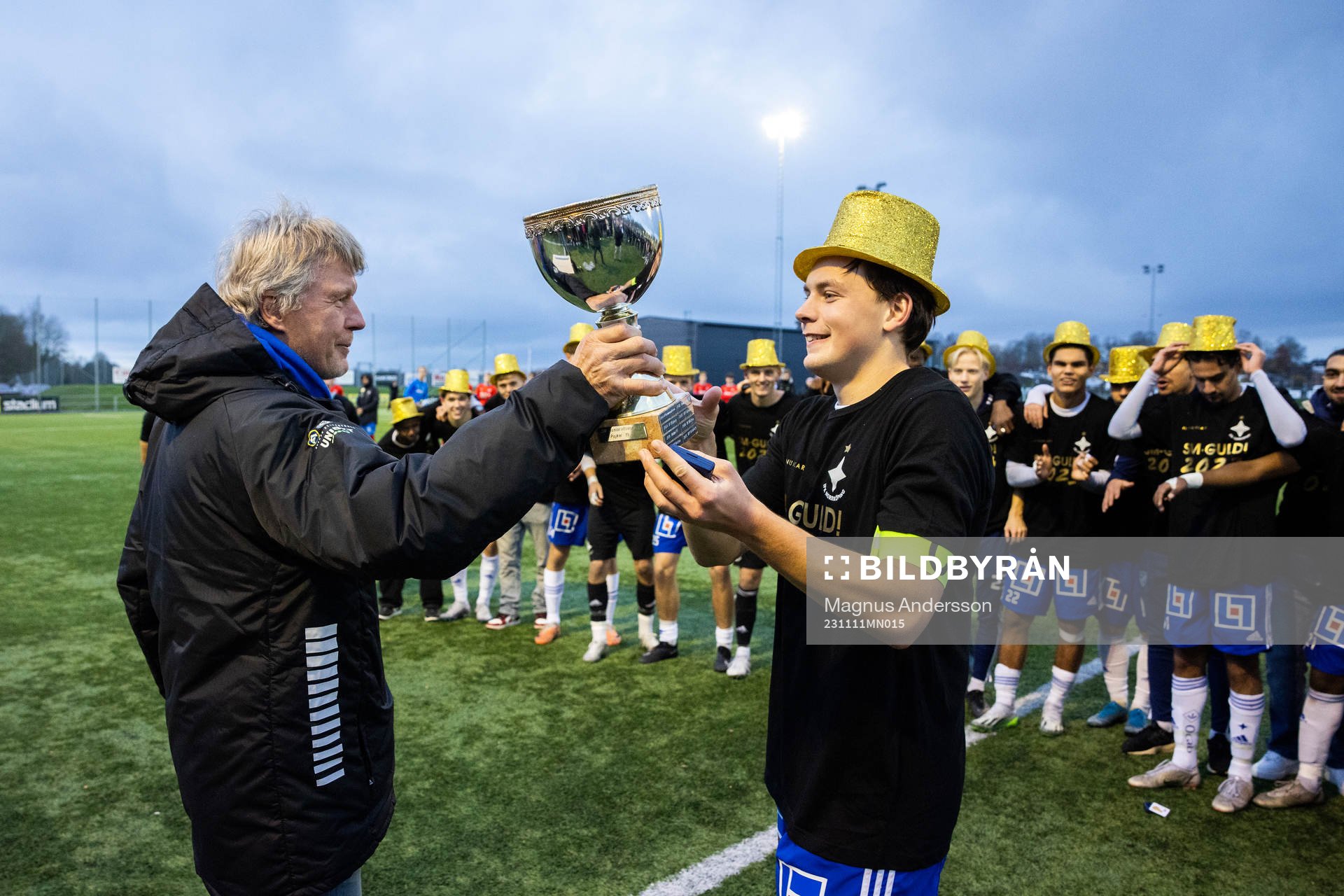 IFK Norrköpings Felix Stenman jublar med lagkamrater