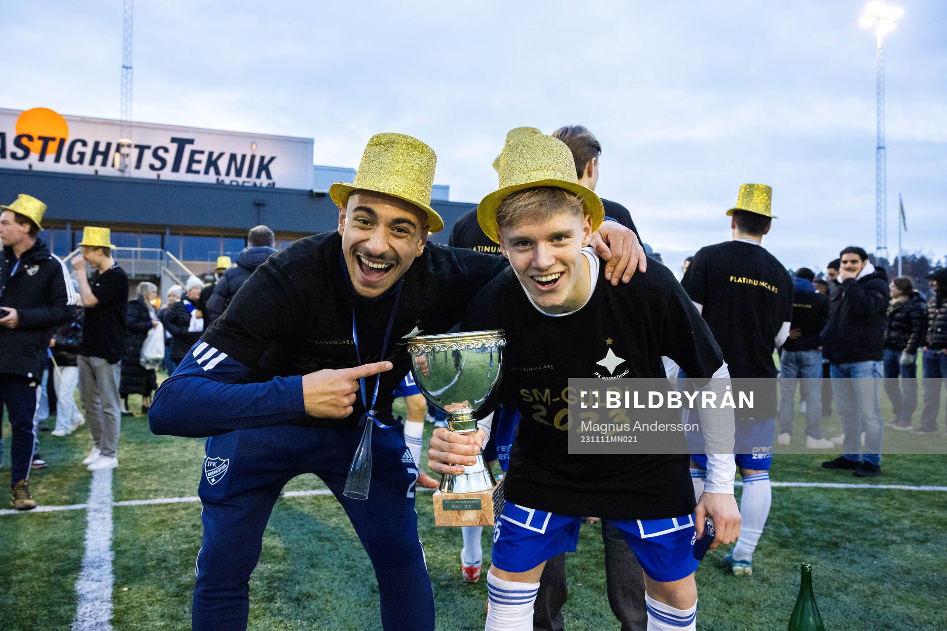 IFK Norrköpings Moutaz Neffati och Isak Ellbring jublar efter fotbollsmatchen i P19 Allsvenskan mellan IFK Norrköping och Helsingborg den 11 november 2023 i Norrköping.