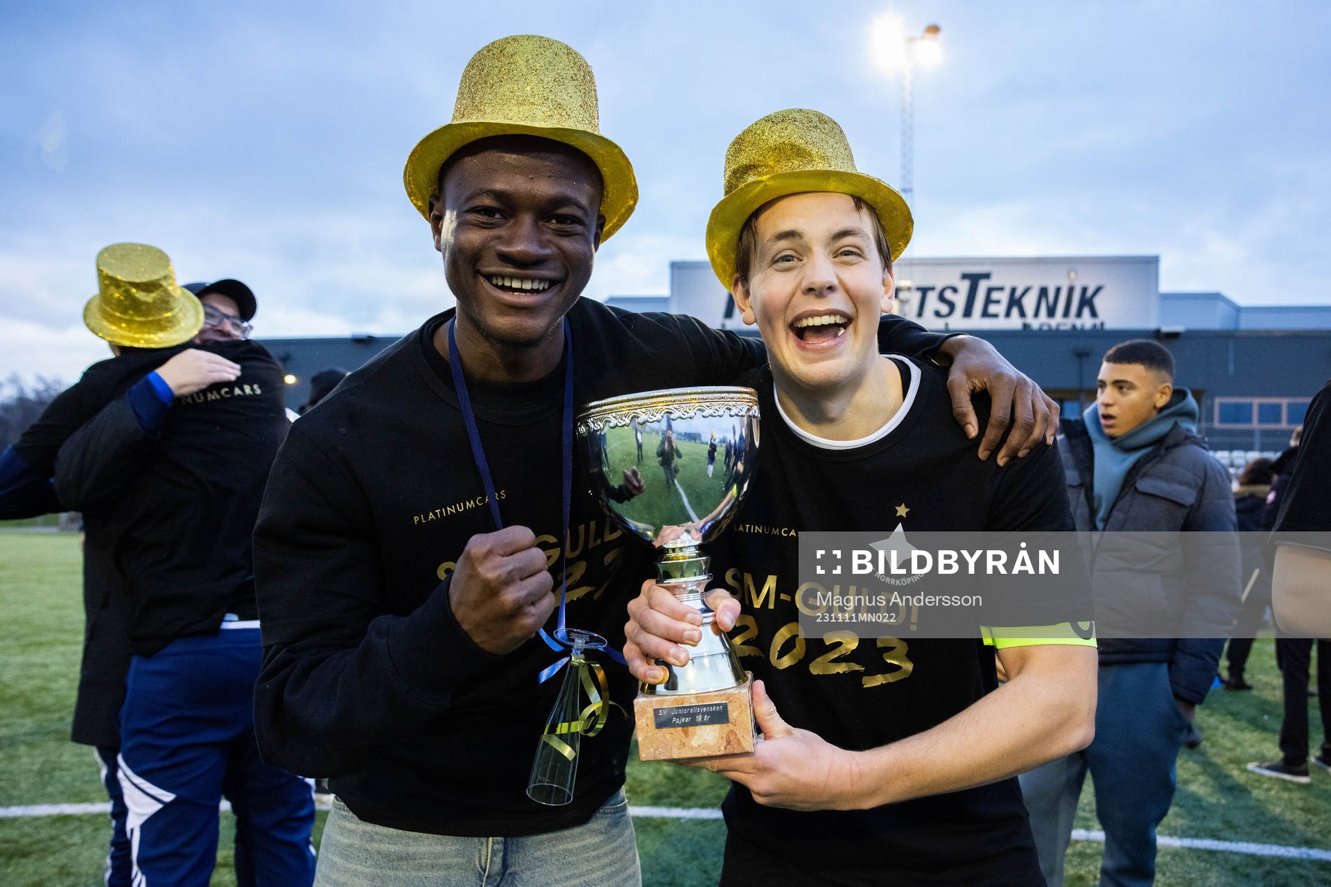 IFK Norrköpings Felix Stenman jublar med lagkamrat