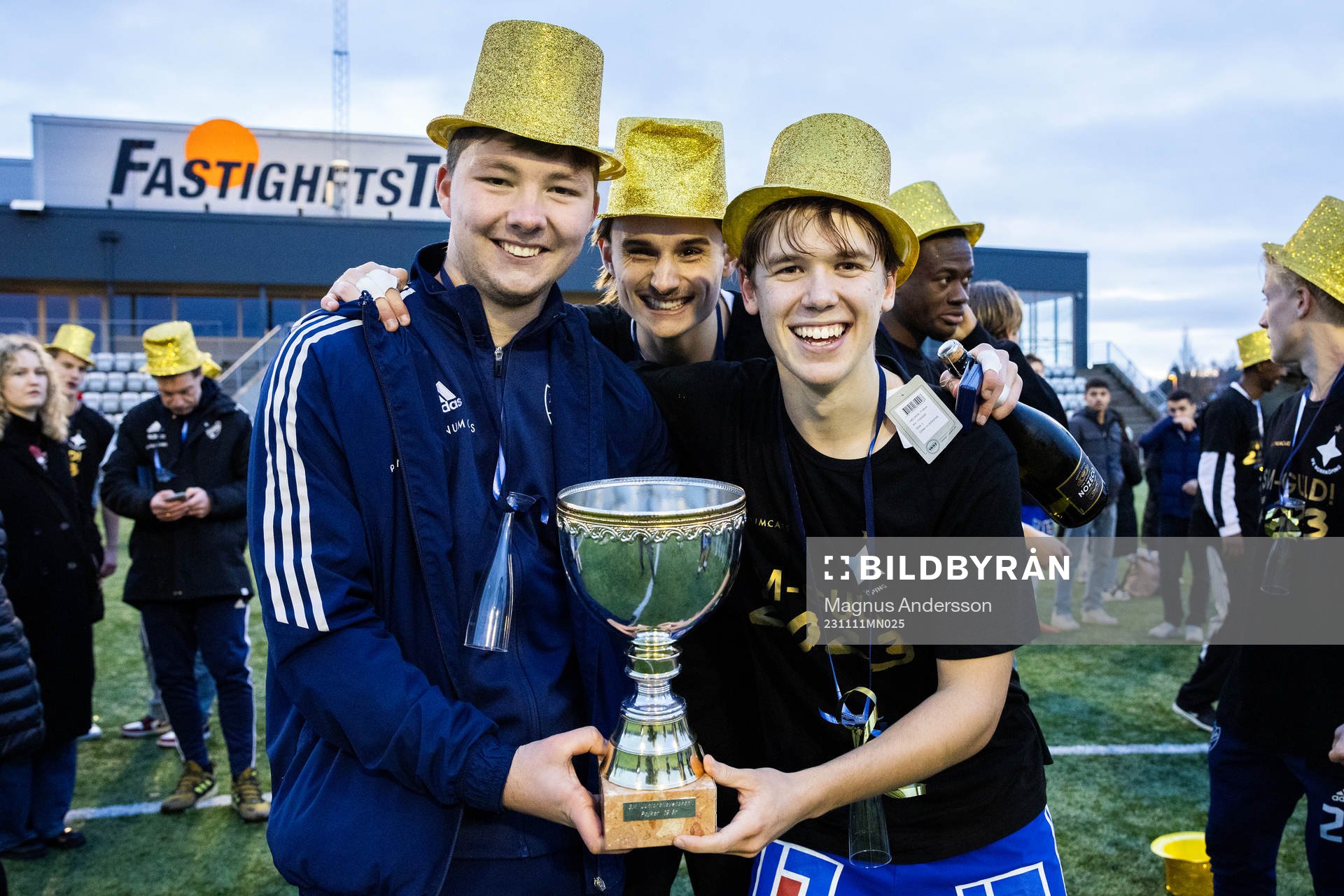 IFK Norrköpings målvaktstränare Axel Lindgren, Emil Holmberg och Ture Sandberg jublar efter fotbollsmatchen i P19 Allsvenskan mellan IFK Norrköping och Helsingborg den 11 november 2023 i Norrköping.
