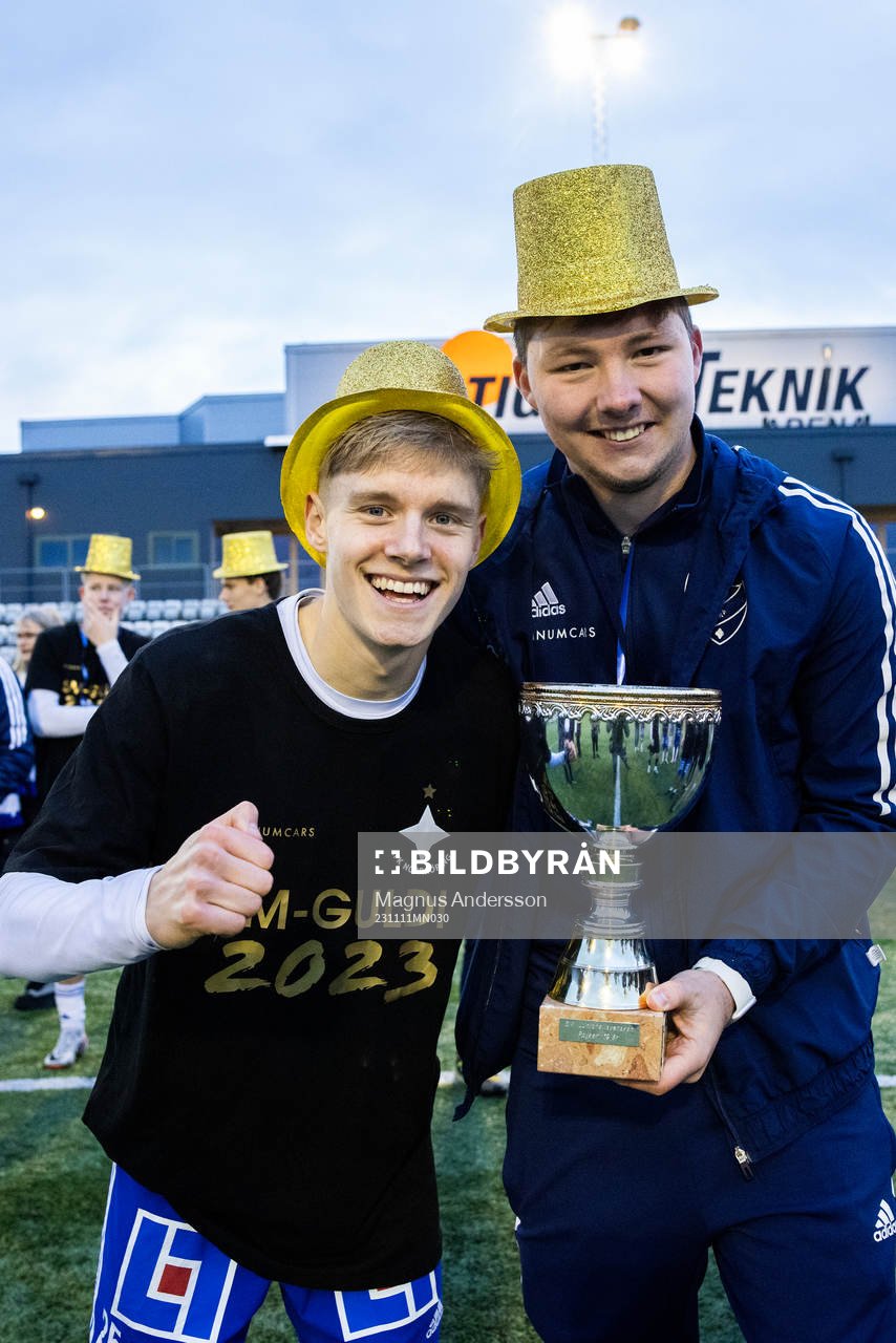 IFK Norrköpings Isak Ellbring och målvaktstränare Axel
