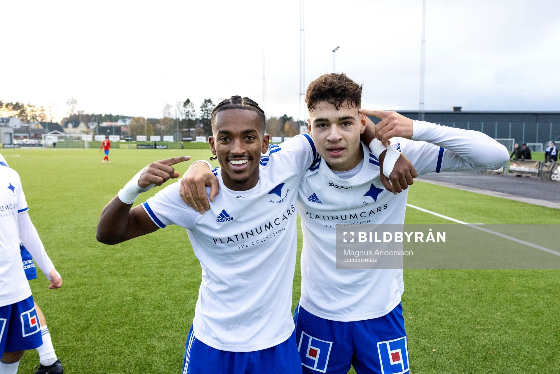 IFK Norrköpings Kia Chuko och Oliver Matic jublar