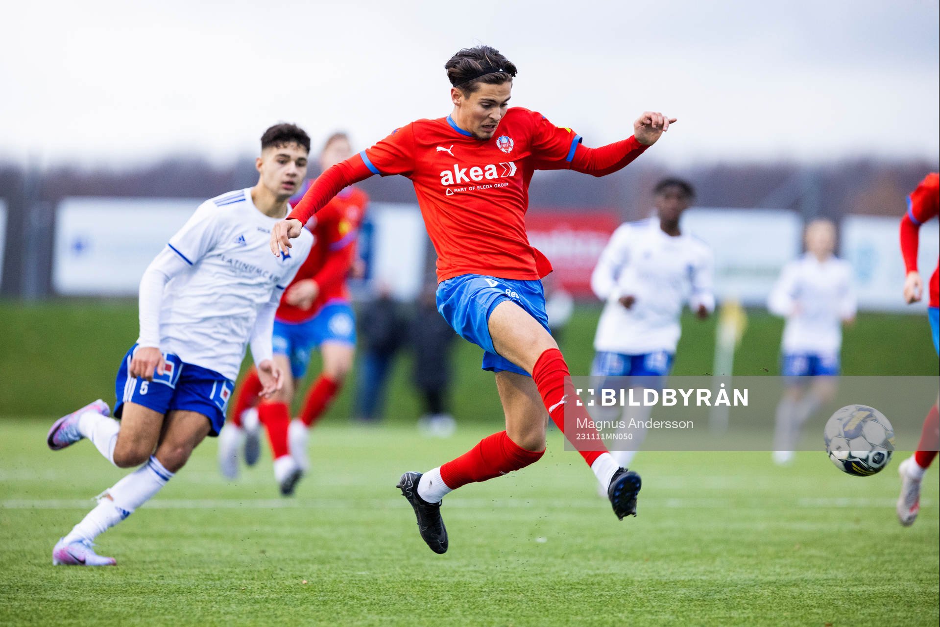 Helsingborgs Adrian Colak under fotbollsmatchen i P19 Allsvenskan mellan IFK Norrköping och Helsingborg den 11 november 2023 i Norrköping.