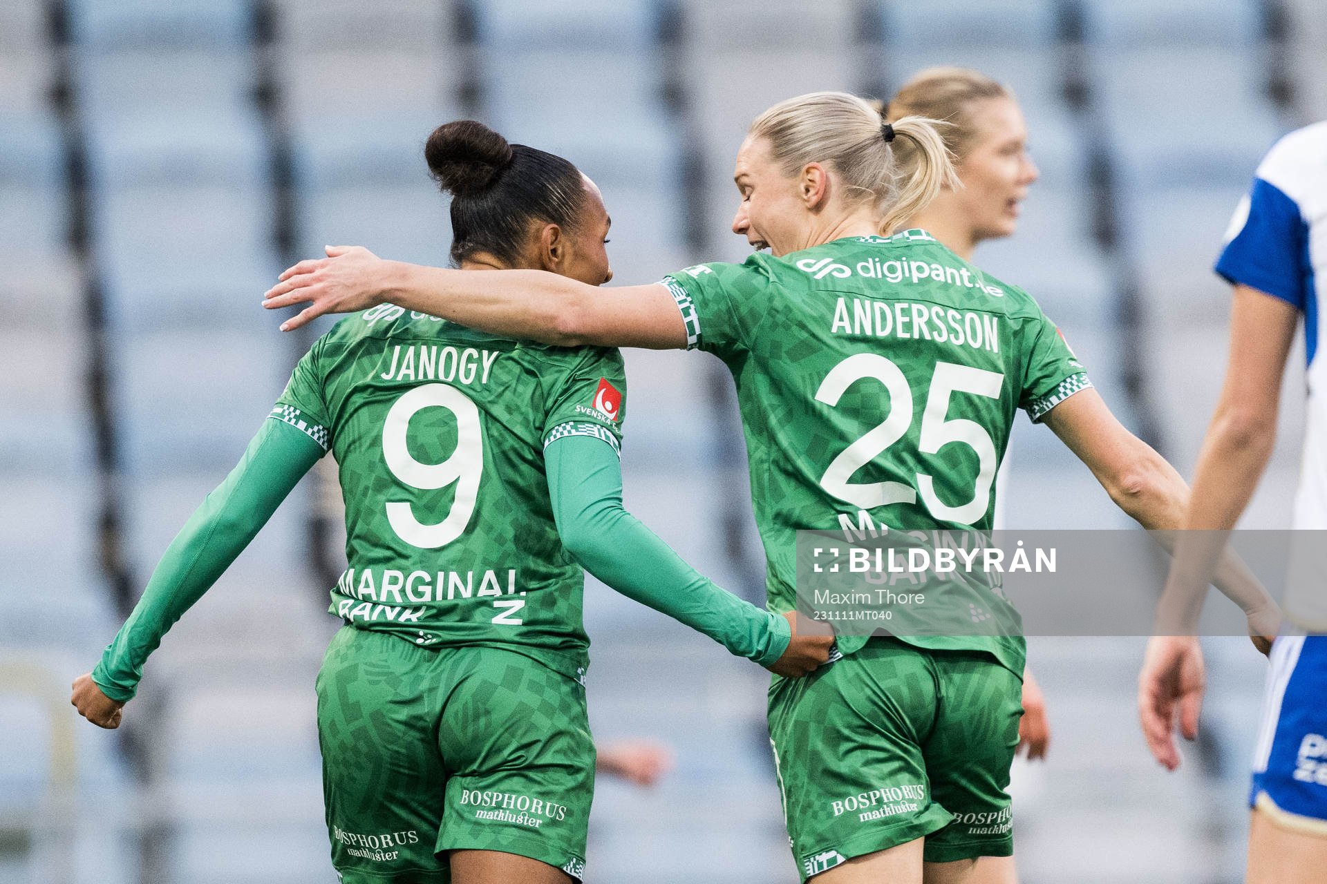 Hammarbys Madelen Janogy och Jonna Andersson jublar