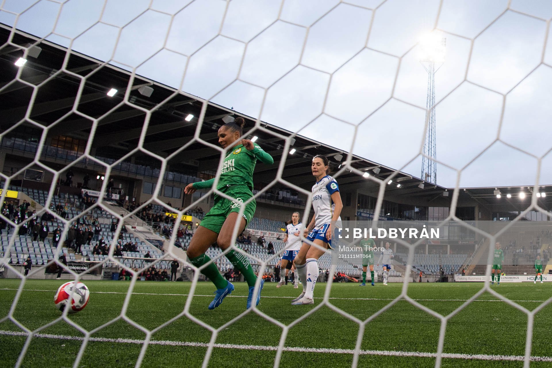 Hammarbys Madelen Janogy gör 0-1