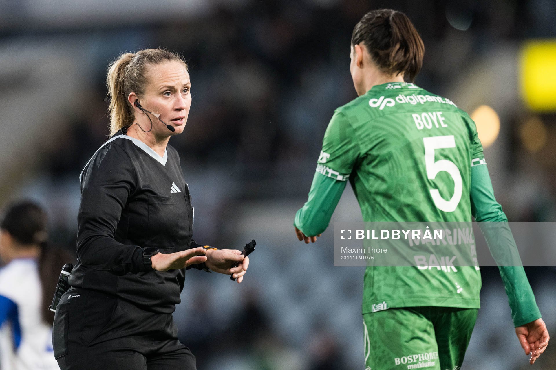 Domare Sandra Almkvist och Hammarbys Simone Boye Sørensen