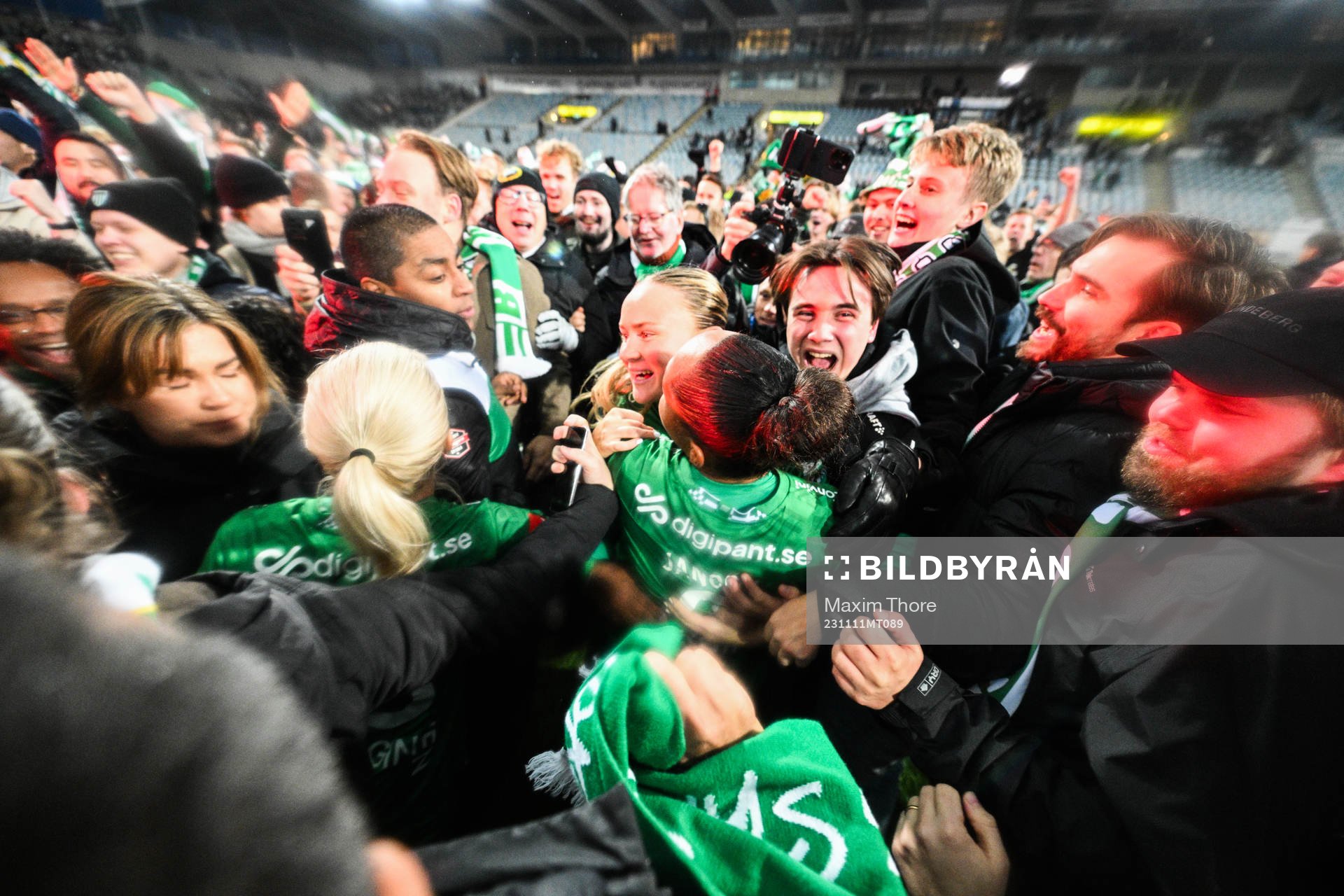 Hammarbys Matilda Vinberg och Madelen Janogy jublar