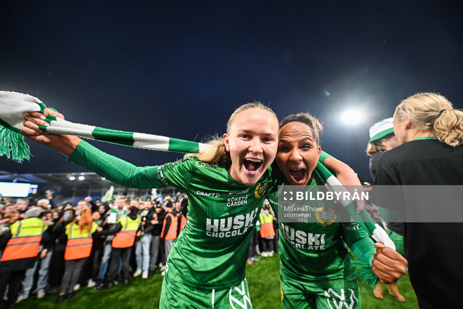 Hammarbys Matilda Vinberg och Madelen Janogy jublar