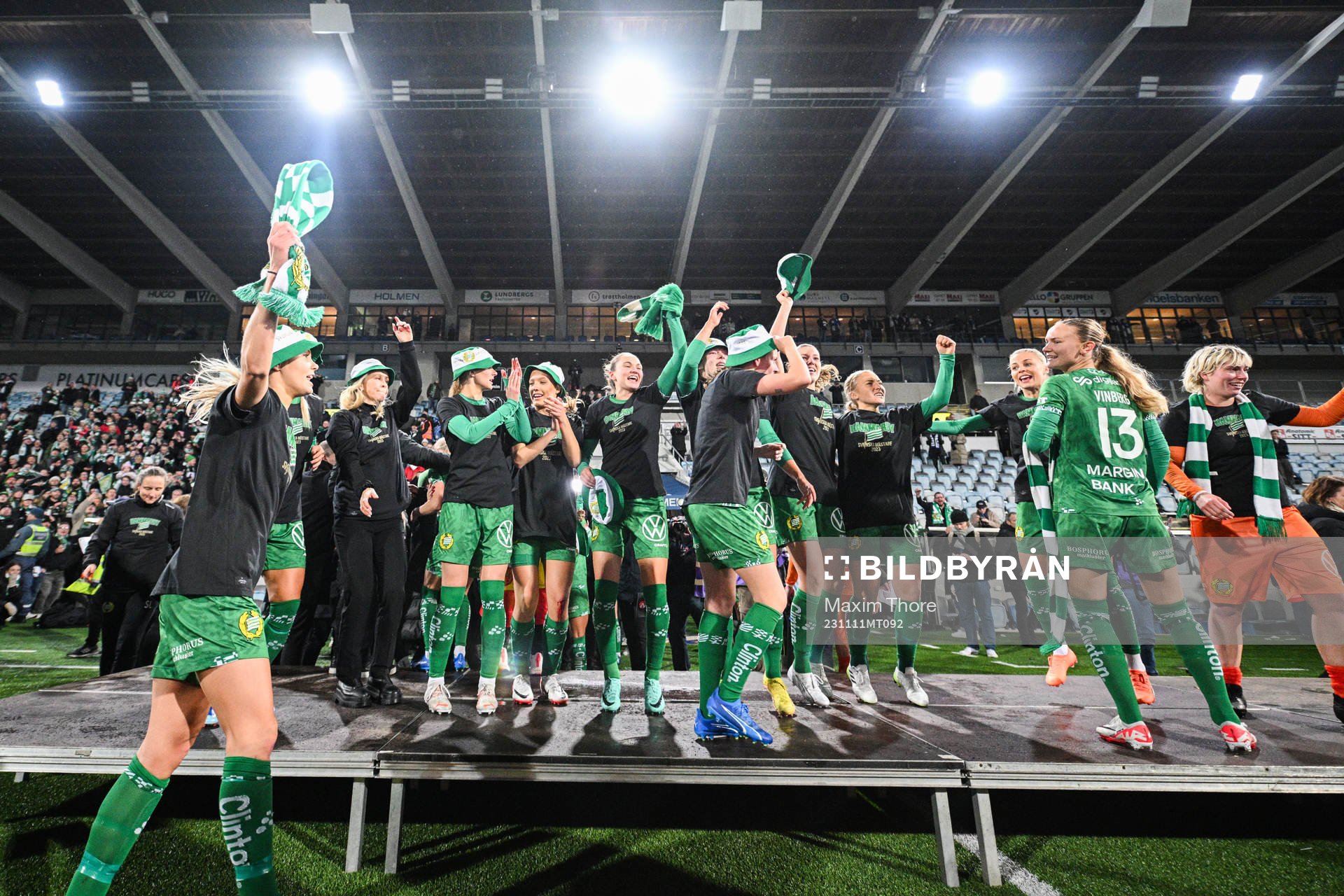 Hammarbys spelare jublar