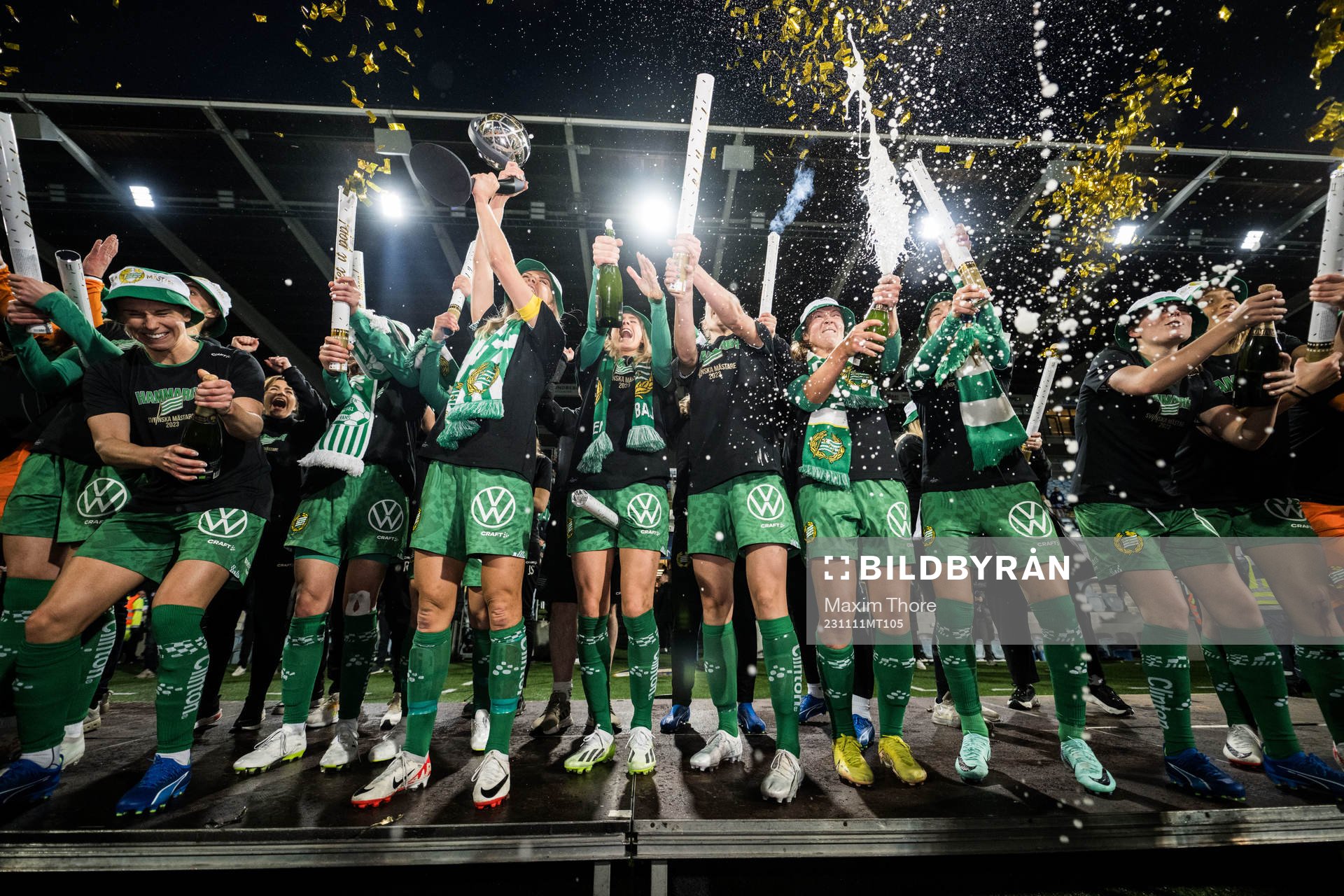 Hammarbys Alice Carlsson jublar med lagkamrater
