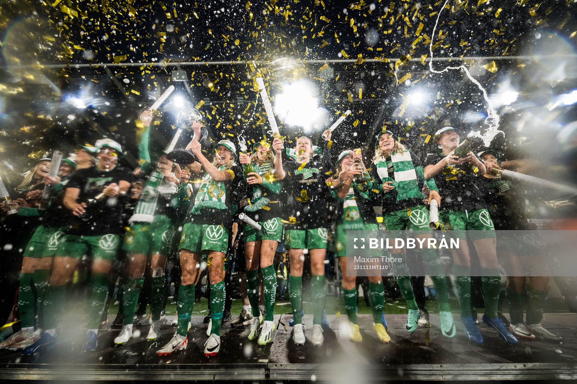 Hammarbys spelare jublar