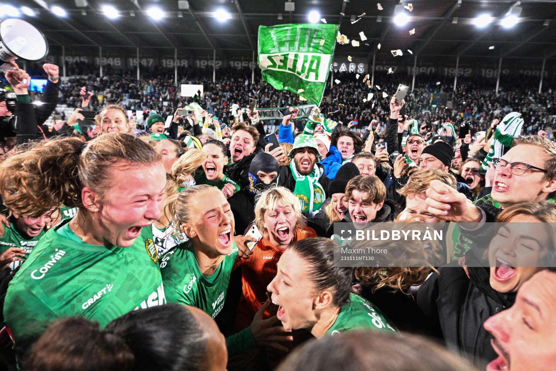 Hammarbys spelare jublar