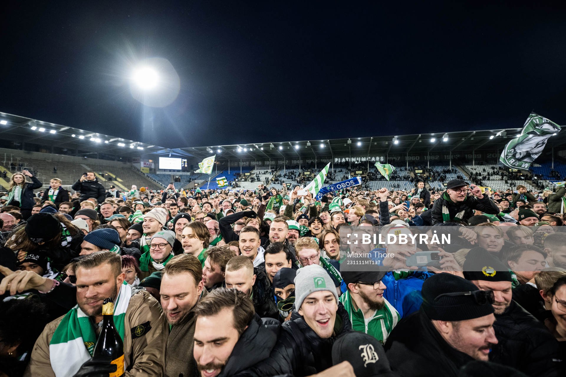 Hammarbys supportrar jublar