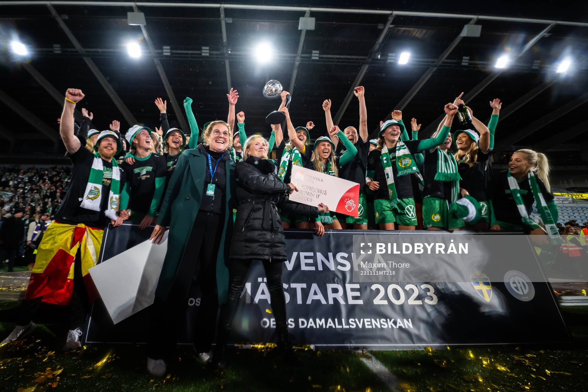 Hammarbys spelare jublar över SM-guldet