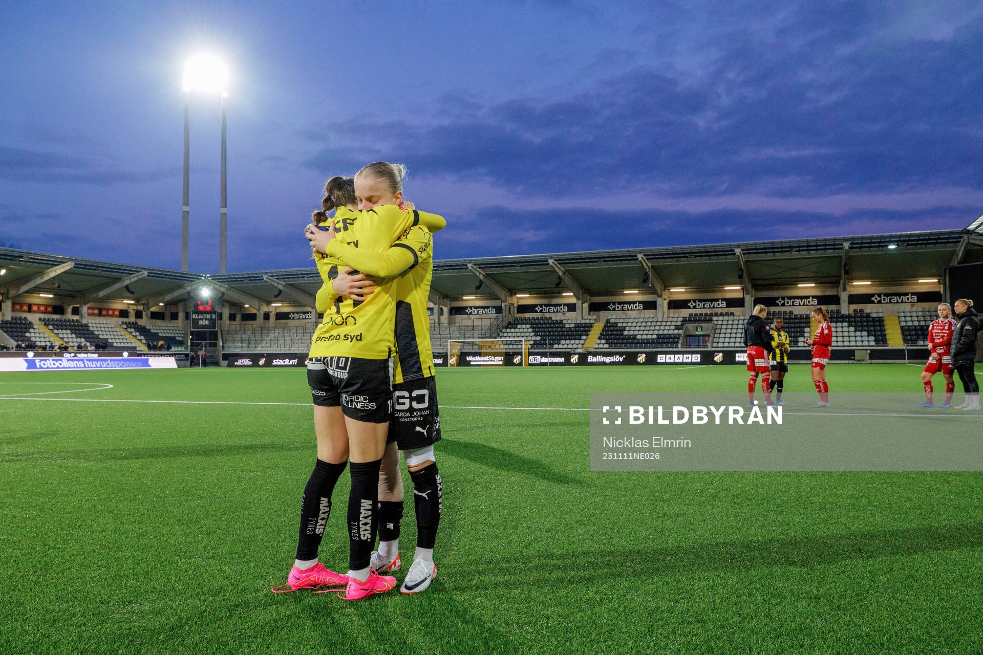 Häckens Anna Sandberg och Clarissa Larisey deppar