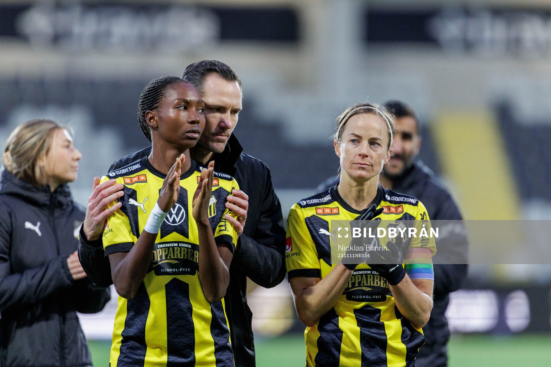 Häckens Aisha Masaka, sportchefen Martin Ericsson och