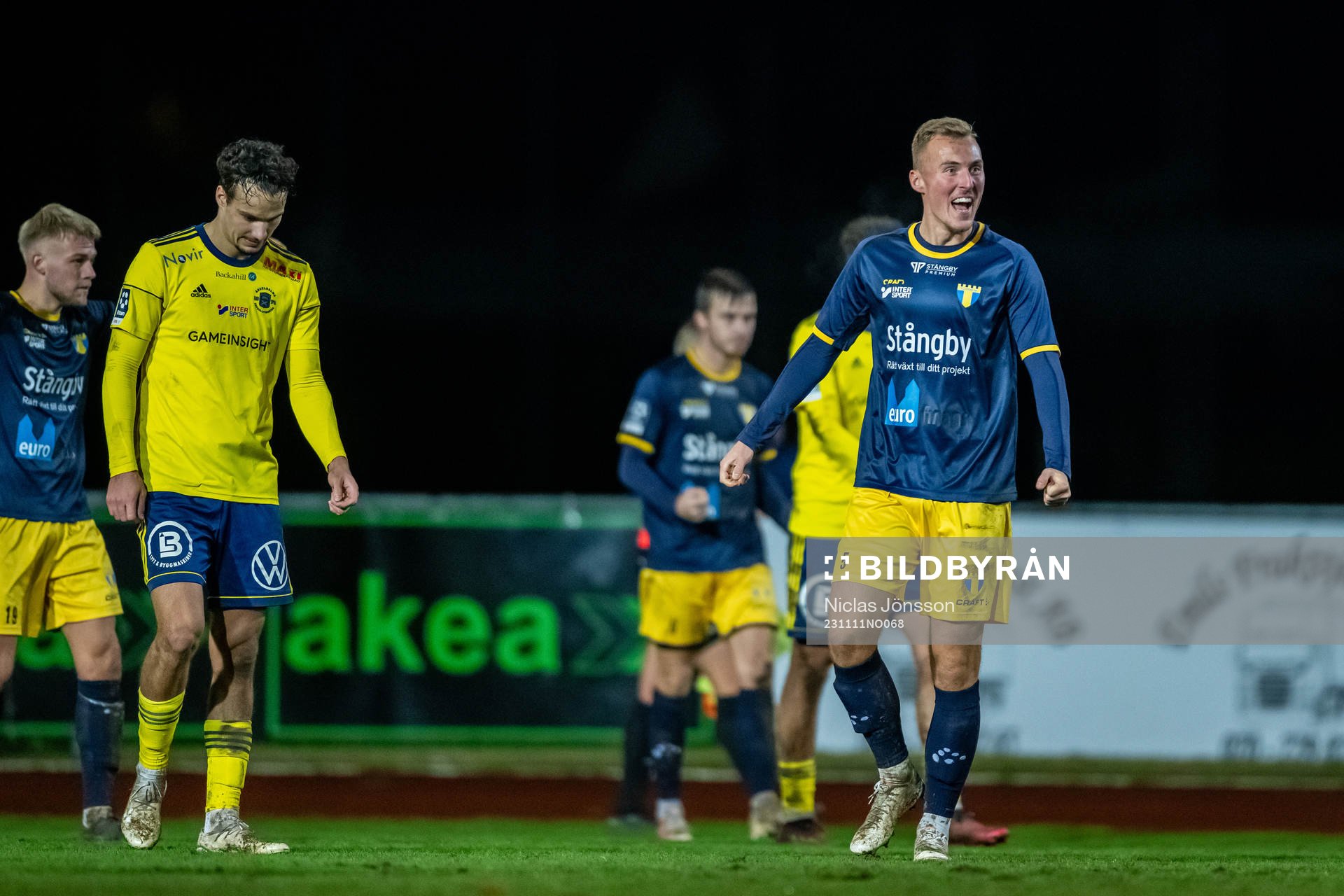 Torns IFs Linus Persson  jublar