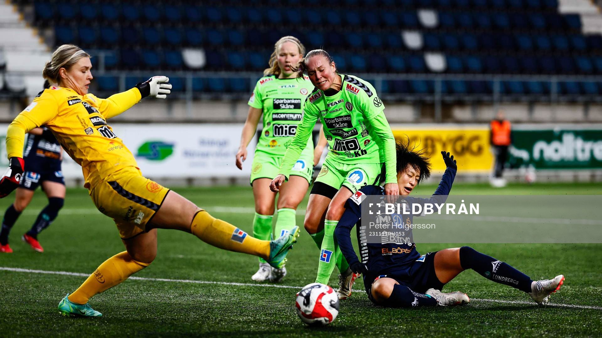 <krkr24 och lili8<under fotbollsmatchen i Damallsvenskan