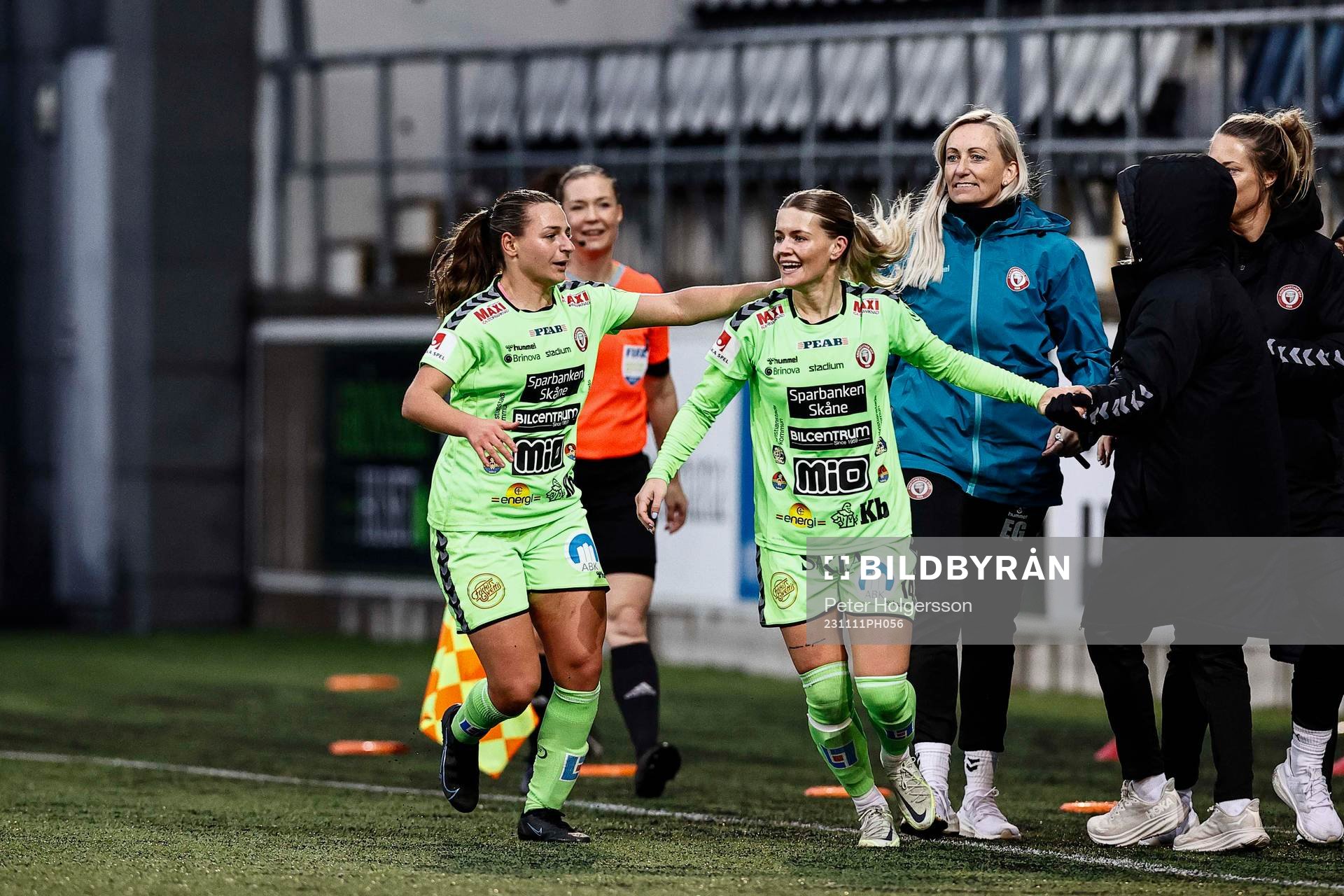 Kristianstads Tilda Persson jublar intill tränare Elisabet