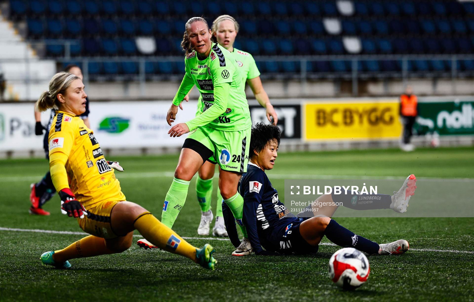 <krkr24 och lili8<under fotbollsmatchen i Damallsvenskan