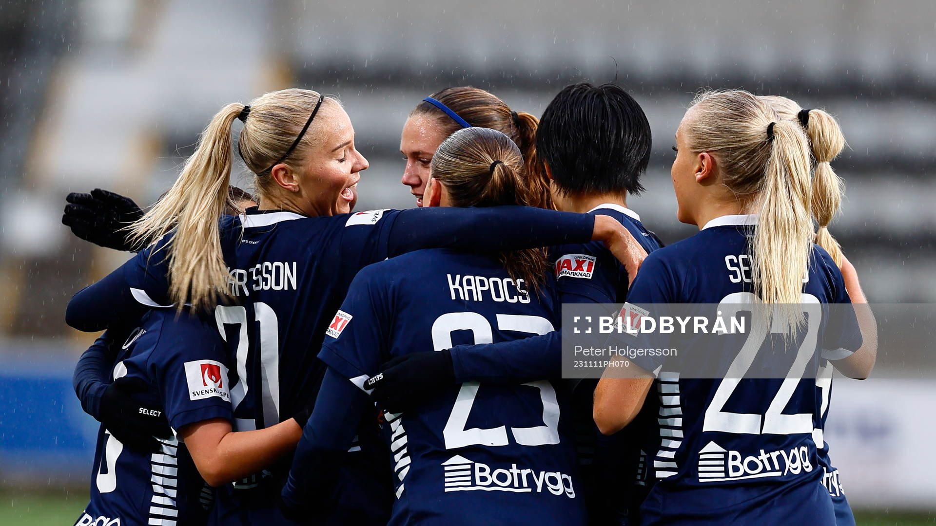 Jubel efter mål 1-0 av Linköpings Stina Lennartsson under fotbollsmatchen i Damallsvenskan mellan Linköping och Kristianstad den 11 november 2023 i Linköping.