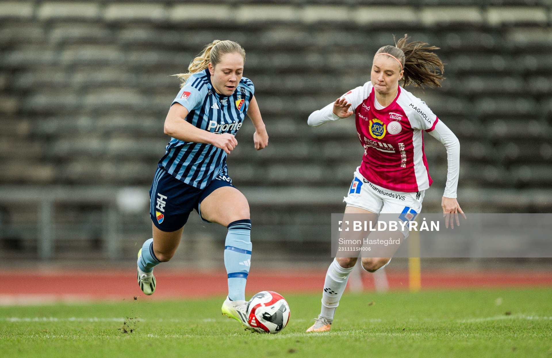 Djurgårdens Nellie Lilja och IK Uppsalas Julia Ragnarsson
